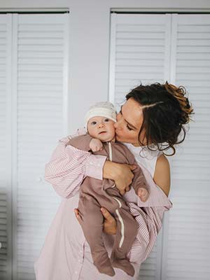 baby handling drzanje bebe baby handling drzanje bebe