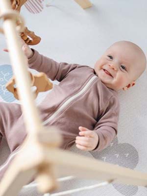 baby handling podizanje bebe baby handling podizanje bebe