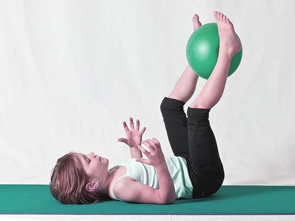 korektivna gimnatsika za djecu pilates lopta